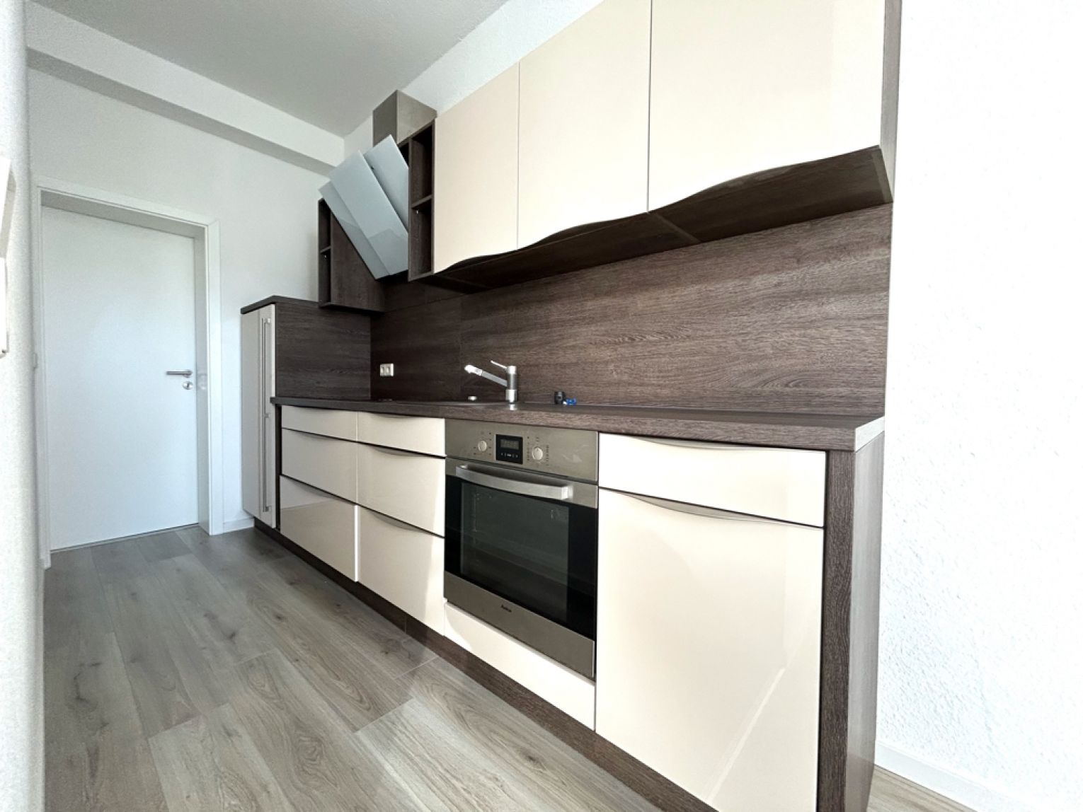 2 Zimmer • Schlosschemnitz • Dachgeschoss • schick und neu • Einbauküche • MIETEN