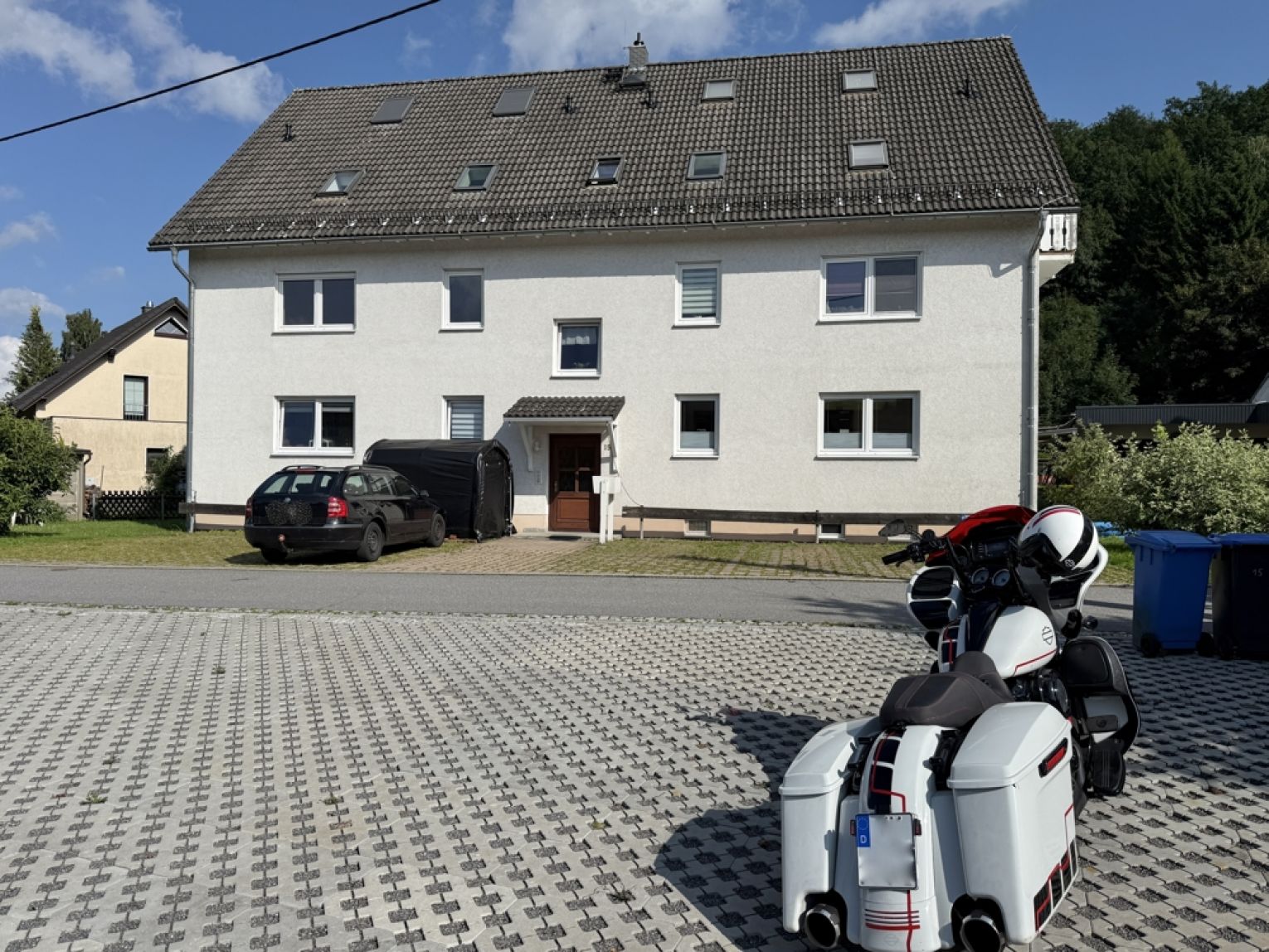 Große Terrasse • Sonnig • 3 Zimmer • ruhige Lage • Laminat • Bad mit Fenster • Stellplatz