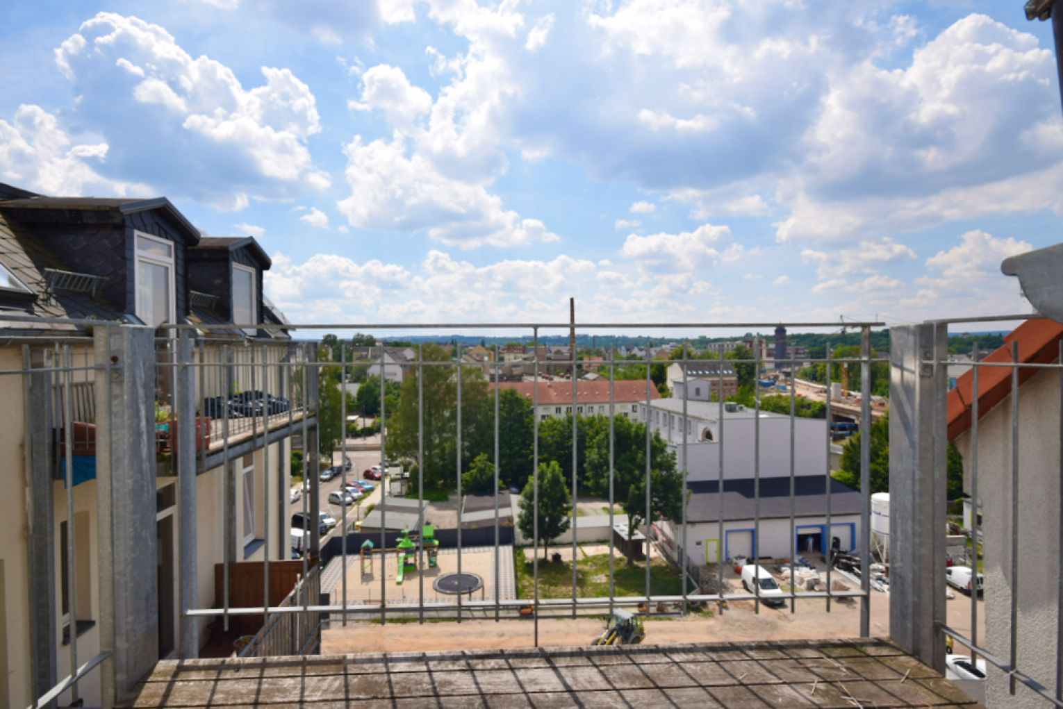 Jugendstil • 3,5 Zimmer • Einbauküche • Balkon • Tageslichbad mit Wanne+Dusche • sanierter Altbau