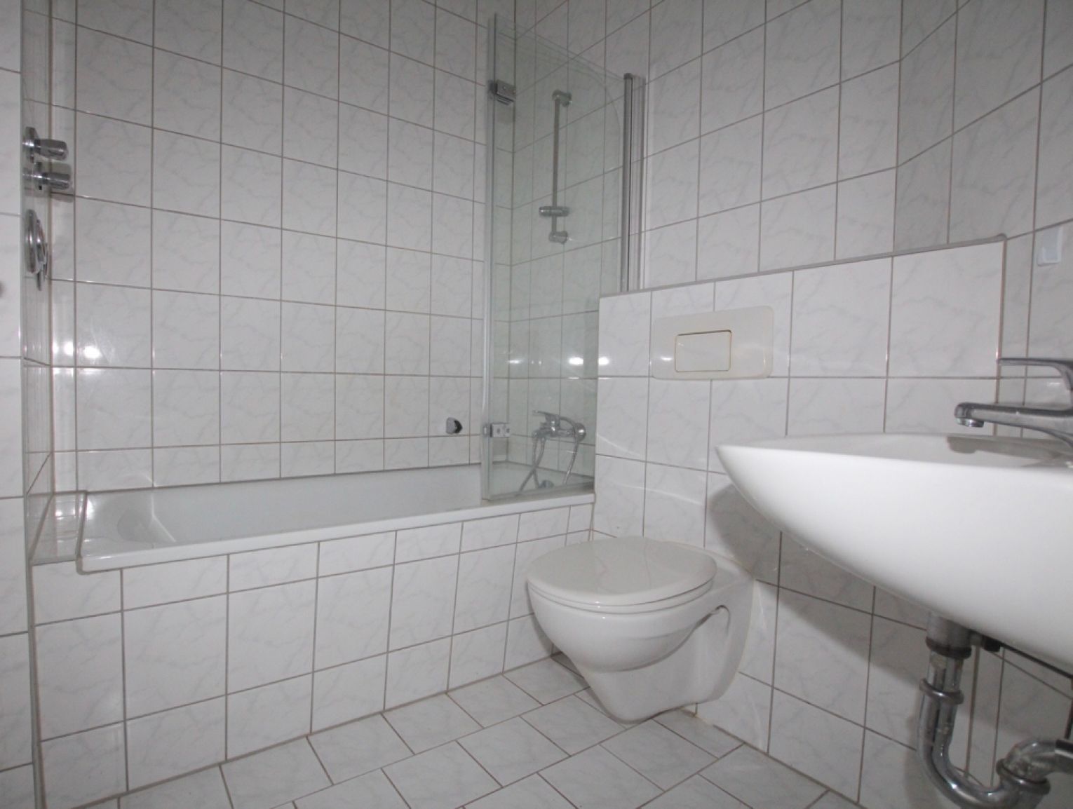Einbauküche • schickes Laminat • 2-Raum Wohnung • auf dem Kaßberg • jetzt anrufen