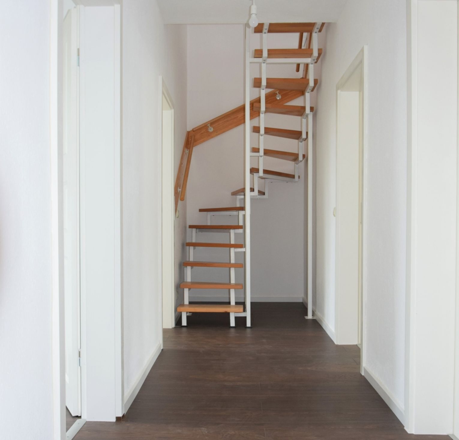 Dachterrasse mit tollem Ausblick • 4-Zimmer • Wohnküche • Laminat • Individuell einrichtbar