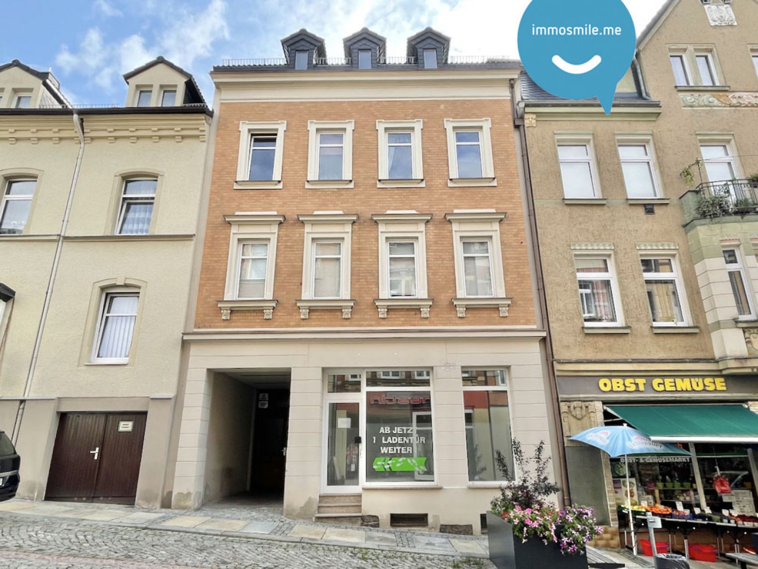 Wohnen und Gewerbe • solide Basis • DG zum Selbstausbau • 3 Wohnungen • Büro im Erdgeschoss • Passt!